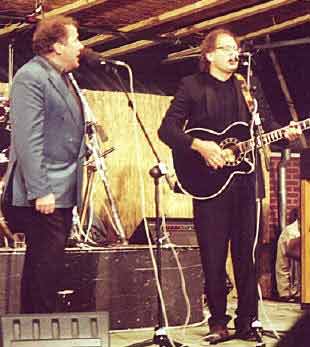 The Askay Brothers met Johan Raspe (links) en Rieks Folgerts