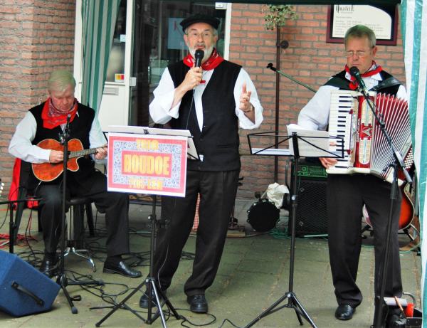 Trio Houdoe:  vlnr: Cor van der Burgt, Jan Faes en Harold van der Burgt